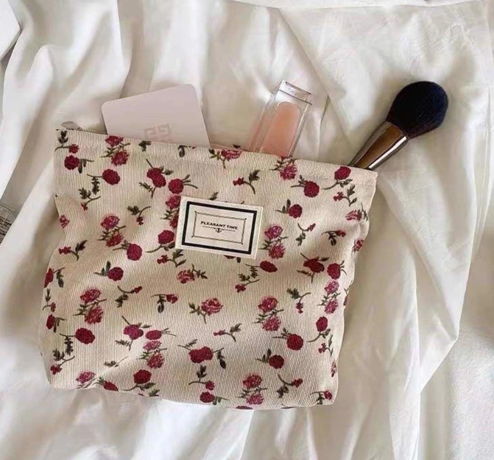 Trousse beige a scomparto singolo con fiori rossi