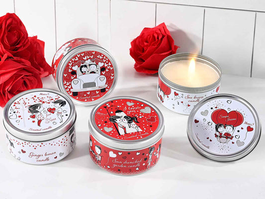 Candela profumata in scatola metallo con innamorati